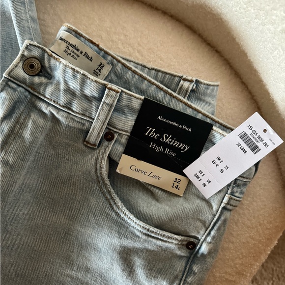Abercrombie & Fitch High Rise Curve Love Skinny Jean - Picture 4 of 4